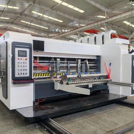Impresora flexográfica con troquelador rotativo